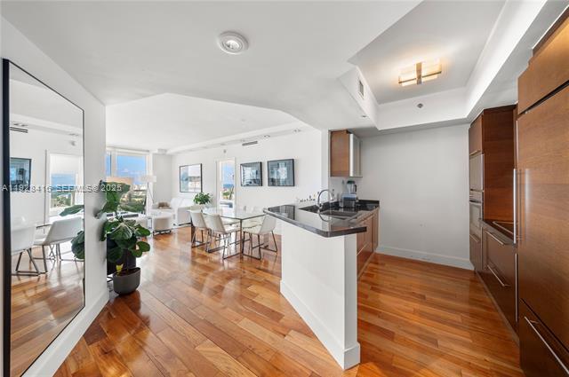 Icon Condo - Icon Condo