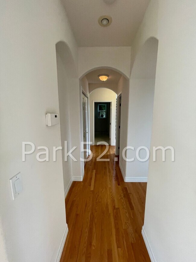 Building Photo - Browns Point Tacoma 3 Bedroom Single Famil...