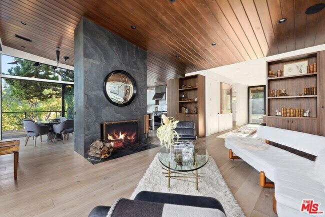 Foto del edificio - 2652 Byron Pl