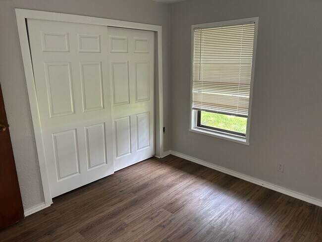 Foto del edificio - 851 Willow Dr