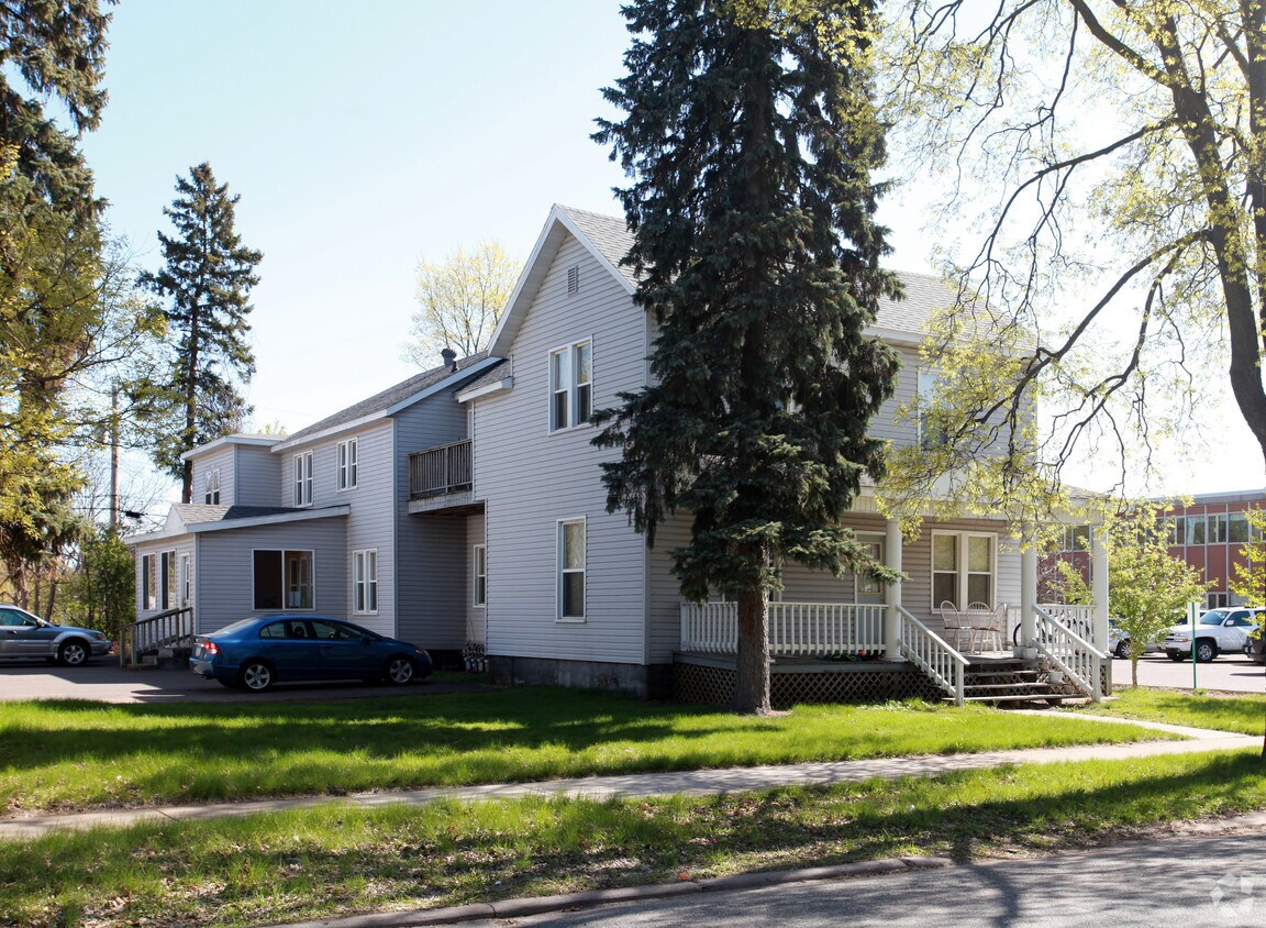 1027 Oxford Ave, Eau Claire, WI 54703 Apartments in Eau Claire, WI