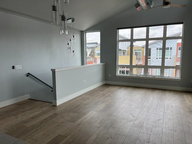 Building Photo - 909 Blondel St