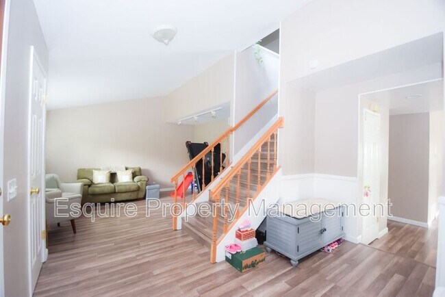 Foto del edificio - 1887 Montgomery Ave