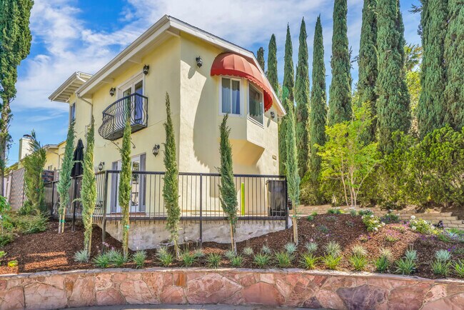 Foto del edificio - 7794 Skyhill Dr