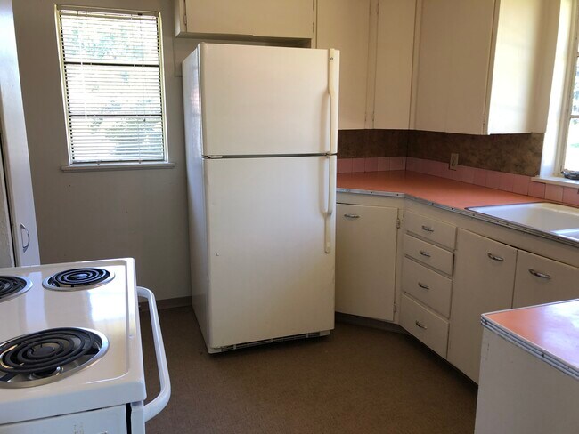 Foto del edificio - 1330 NE Hillside Dr