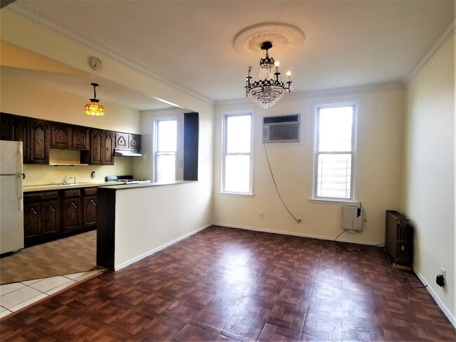 Building Photo - 554 Humboldt St