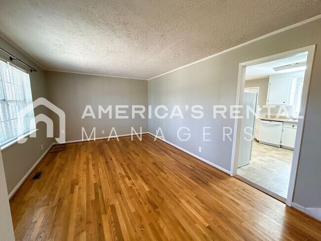 Building Photo - Home for Rent in Leeds, AL.. Available to View Now!!!