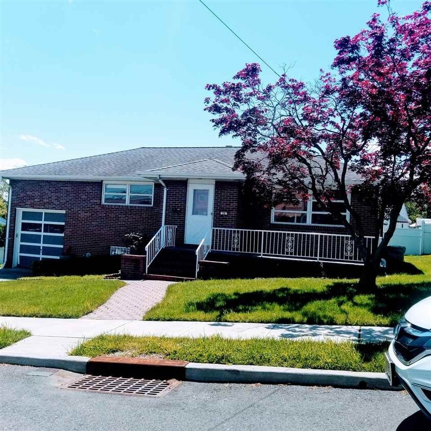 26 Arn Terrace, Secaucus, NJ 07094 House Rental in Secaucus, NJ