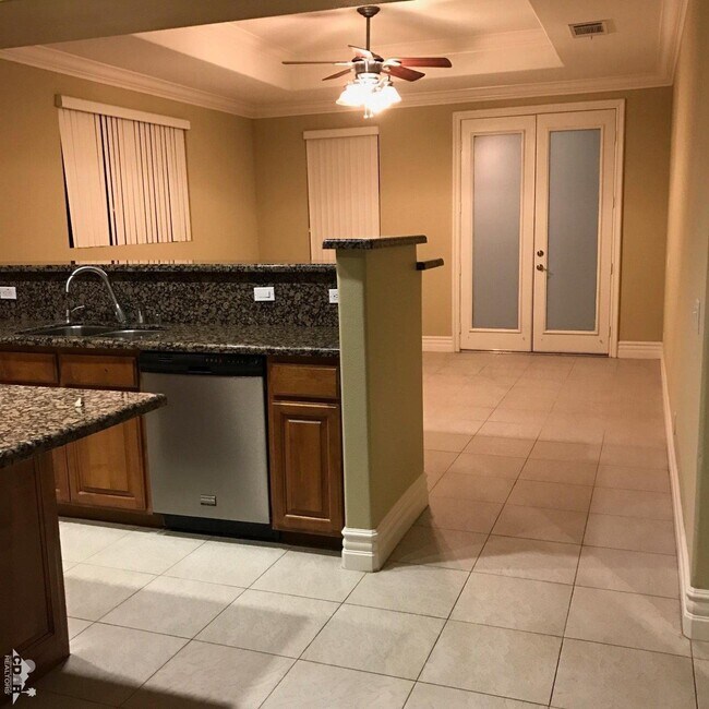 Building Photo - 51685 Avenida Navarro