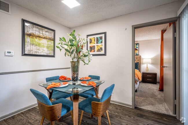 2BR, 2BA - 892SF - The Huxley at Medical Center