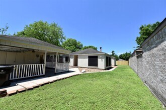 Building Photo - 16222 Queensdale Dr