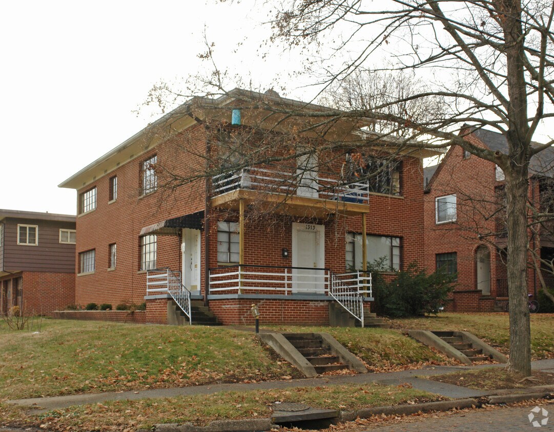 Primary Photo - 1313-1315 Huntington Ave
