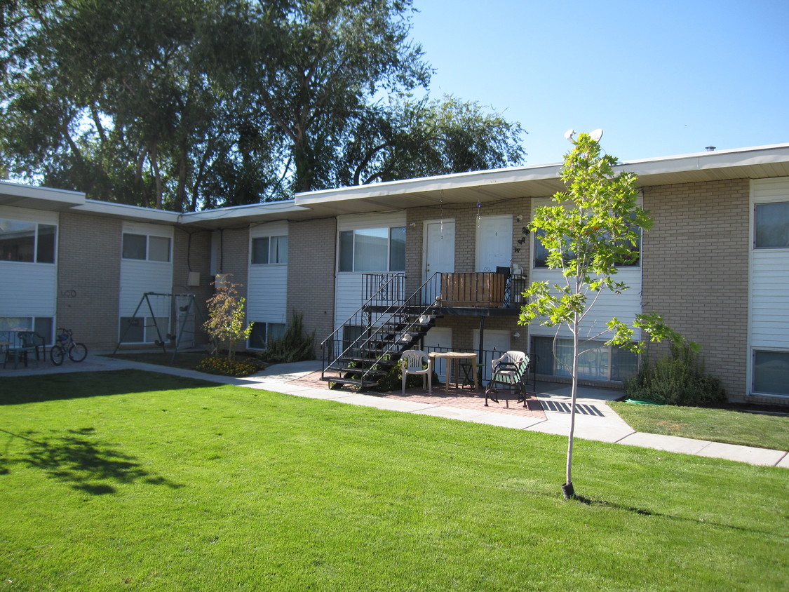 Primary Photo - Bradley Apartments