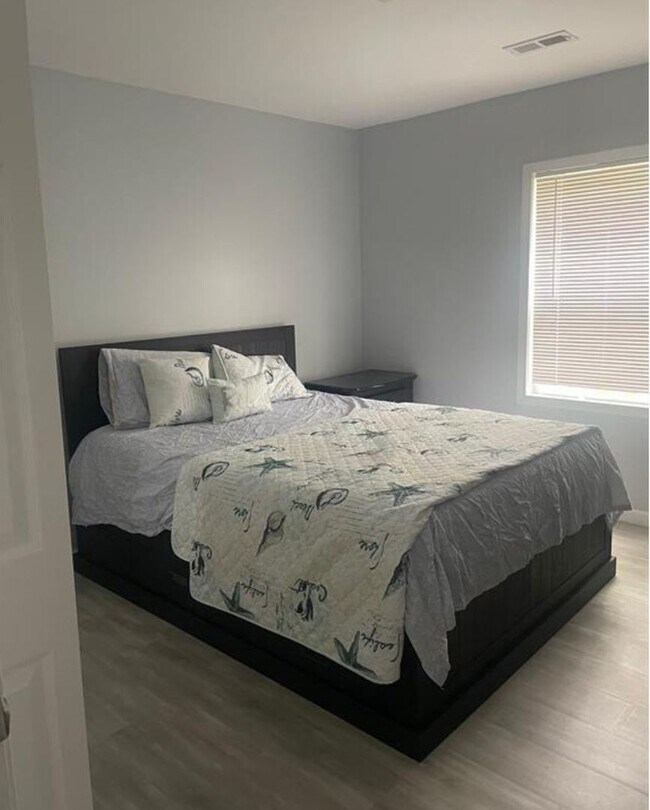 Foto del edificio - Completely Renovated 3-Bedroom Ranch with Modern Finishes & Spacious Open Kitchen