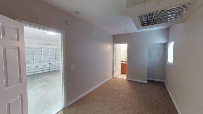 Building Photo - Town Park Villas