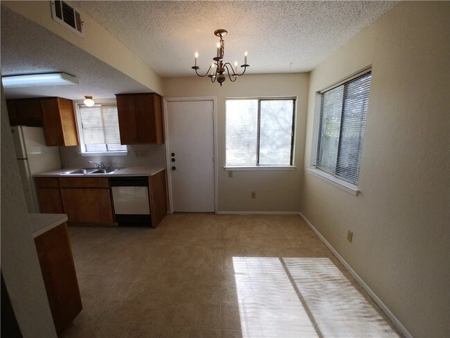 Foto del edificio - 6474 Hart Ln