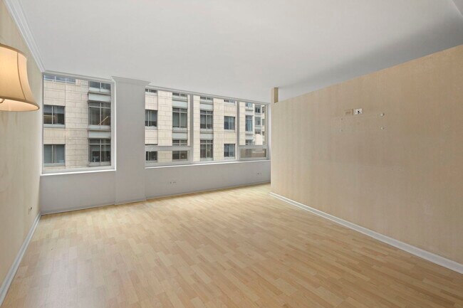 Foto del edificio - 233 E Erie St