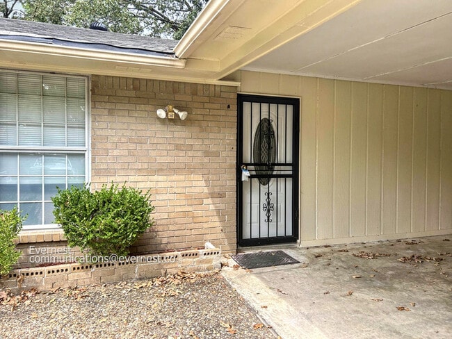 Building Photo - 9105 Peach Tree Ln