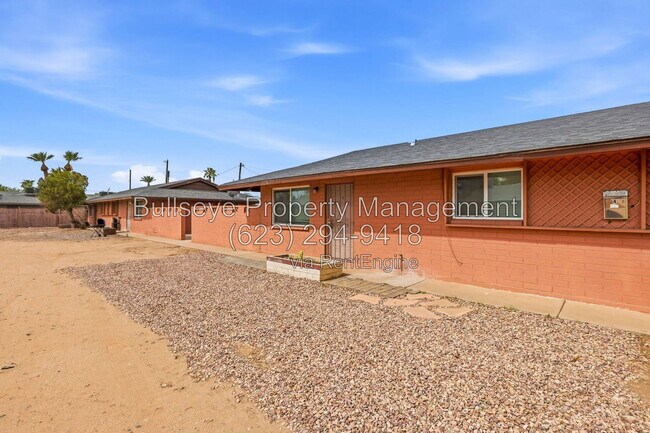 Foto del edificio - 2245 W Glenrosa Ave
