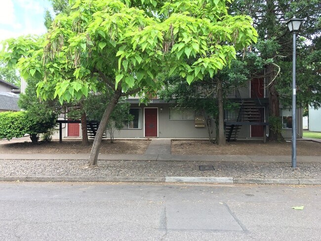 Foto del edificio - 1668 Ferry St
