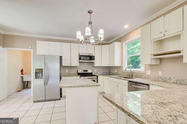 Foto del edificio - 2462 Empire Forest Dr