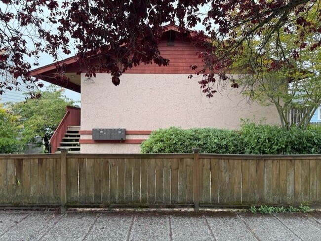 Foto del edificio - Hare 2408 7 unit - Everett