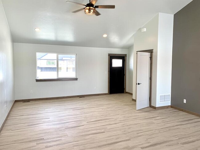 Building Photo - 2941 Bullfrog Ct