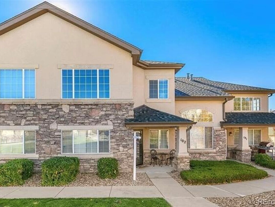 Primary Photo - 2 Bedroom Townhome in Aurora
