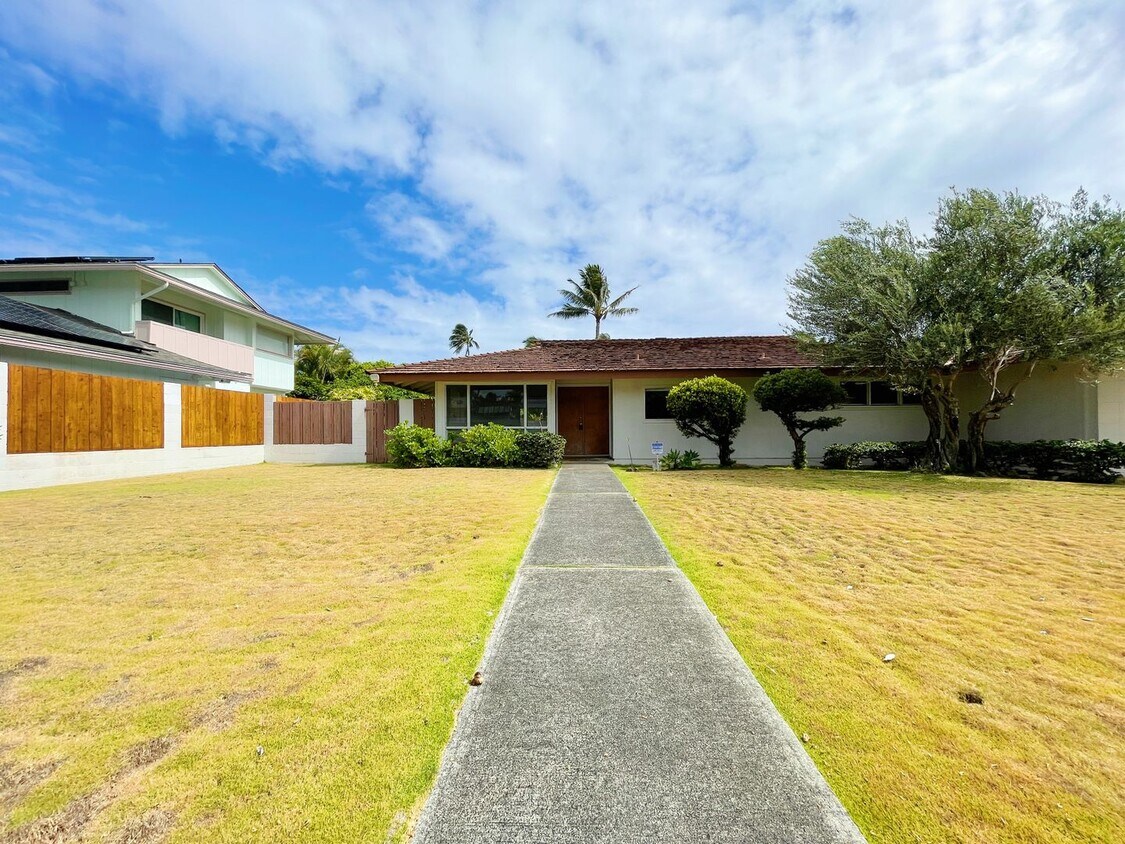 Primary Photo - 4/2 Pet Friendly Spacious Beachside Kailua...