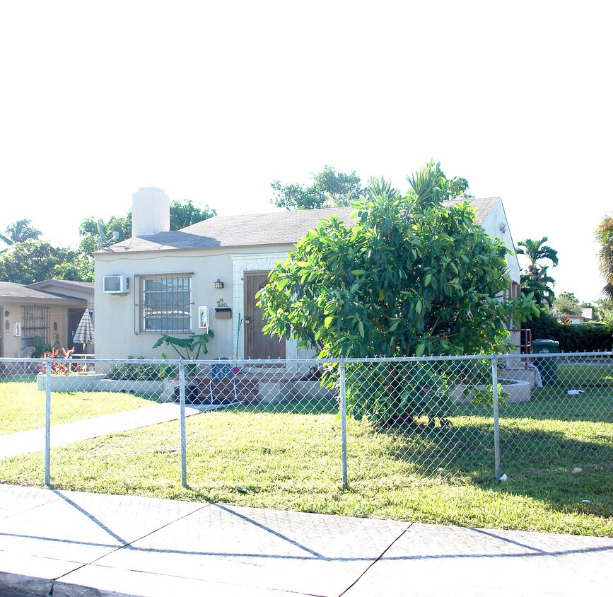 Building Photo - 442 NW 59th Ter