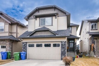 Building Photo - 48 Skyview Springs Cres NE