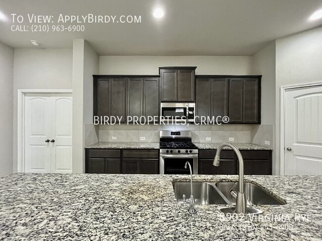 Building Photo - ** 5 Bed, 2.5 Bath Home Located Near SeaWo...