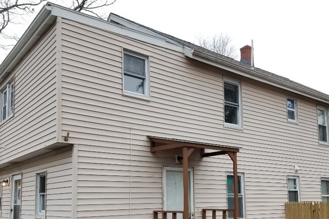 Building Photo - 60 Bridle Rd