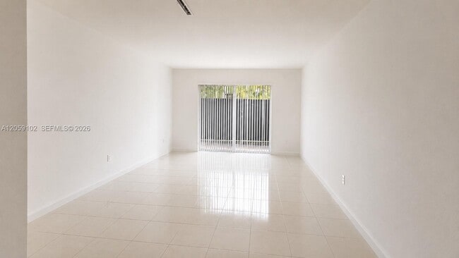Building Photo - 13710 SW 90th Ave