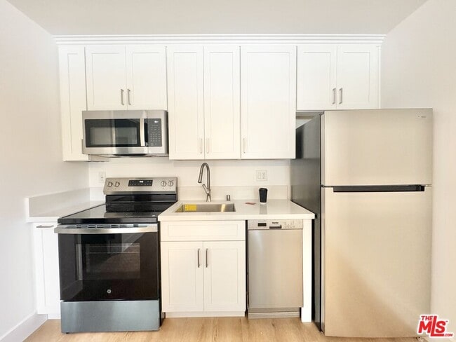 Building Photo - 3522 Bellevue Ave