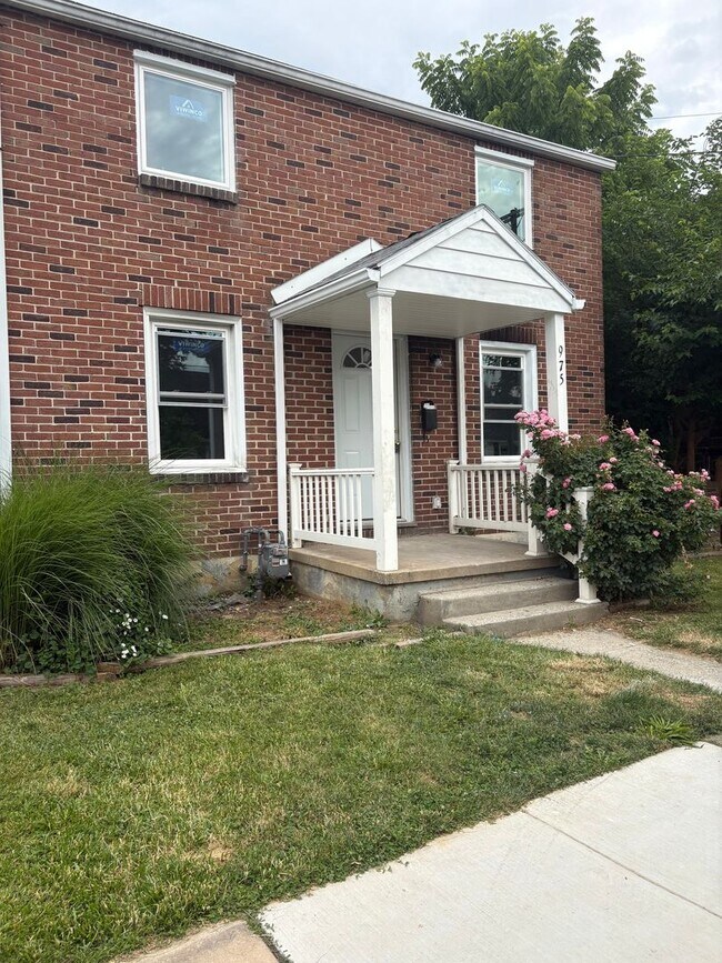 Foto del edificio - Available Now 2-story. 2 BR w/ Bonus Room