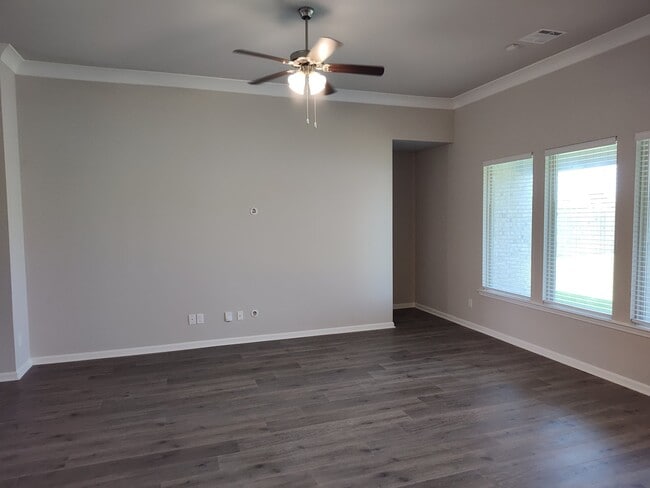 Building Photo - 108 Hardwood Dr