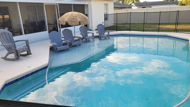 Foto del edificio - 365 NW Hibiscus St