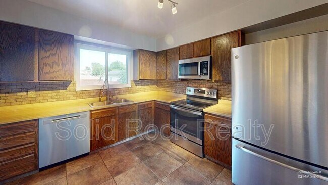 Building Photo - 7284 Sioux Cir S