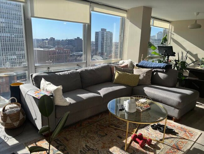 Foto del edificio - 2400 N Lakeview Ave