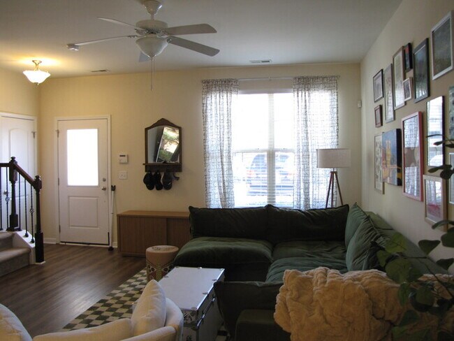 Foto del edificio - 58 Pocono Dr