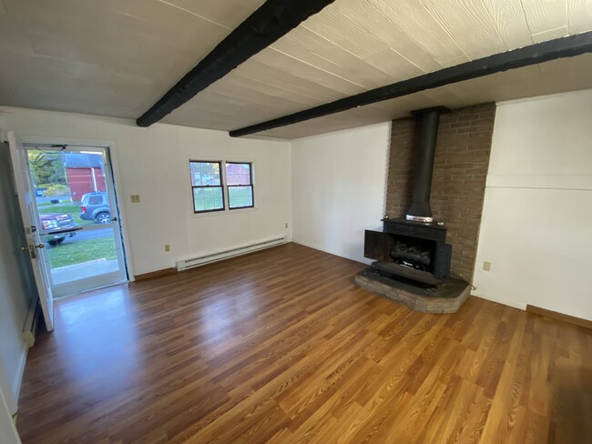 Building Photo - Chestnut Grove Village 11