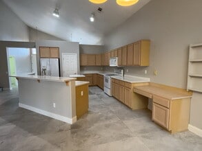Building Photo - 8545 Highland View