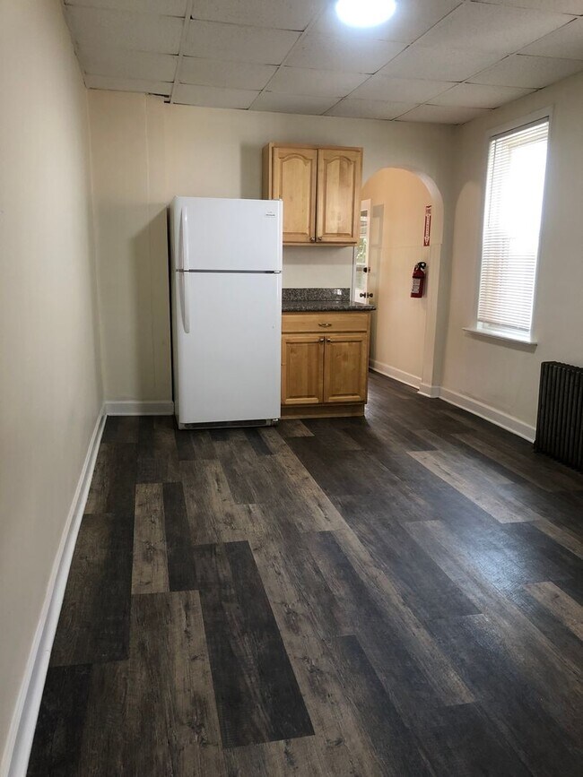 Foto del edificio - Great Home! 4 Bedroom House with Spacious Living Area! Full Basement for Storage! W/D Hook-ups! Y...