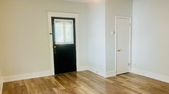 Foto del edificio - 0000-0001 block from U of Memphis