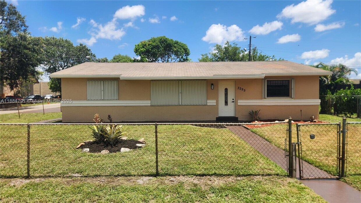 Primary Photo - 3295 NW 214th St