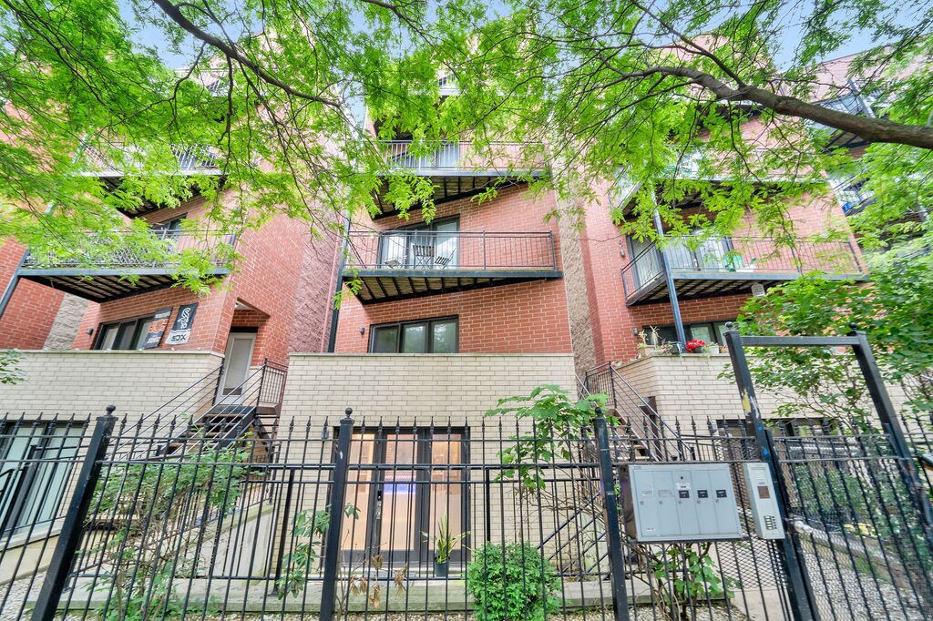 Primary Photo - 25 E 26th St