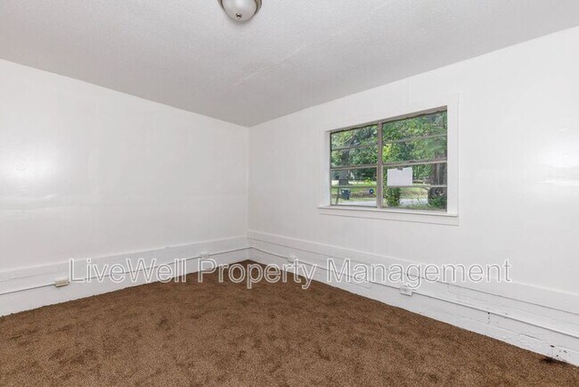 Building Photo - 2427 30th St SW