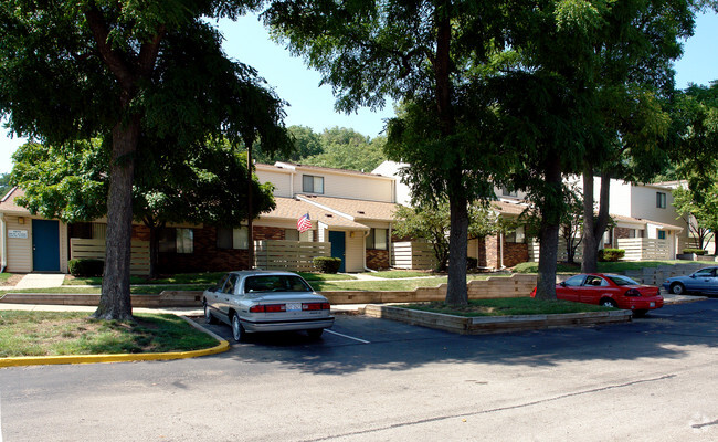 Building Photo - Landmark Apartments