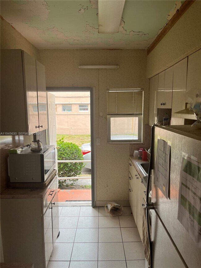 Building Photo - 715 NE 91st St